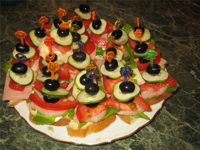 Закуски на шпажках