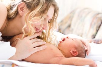 Как ухаживать за новорождённым Как ухаживать за новорождённым